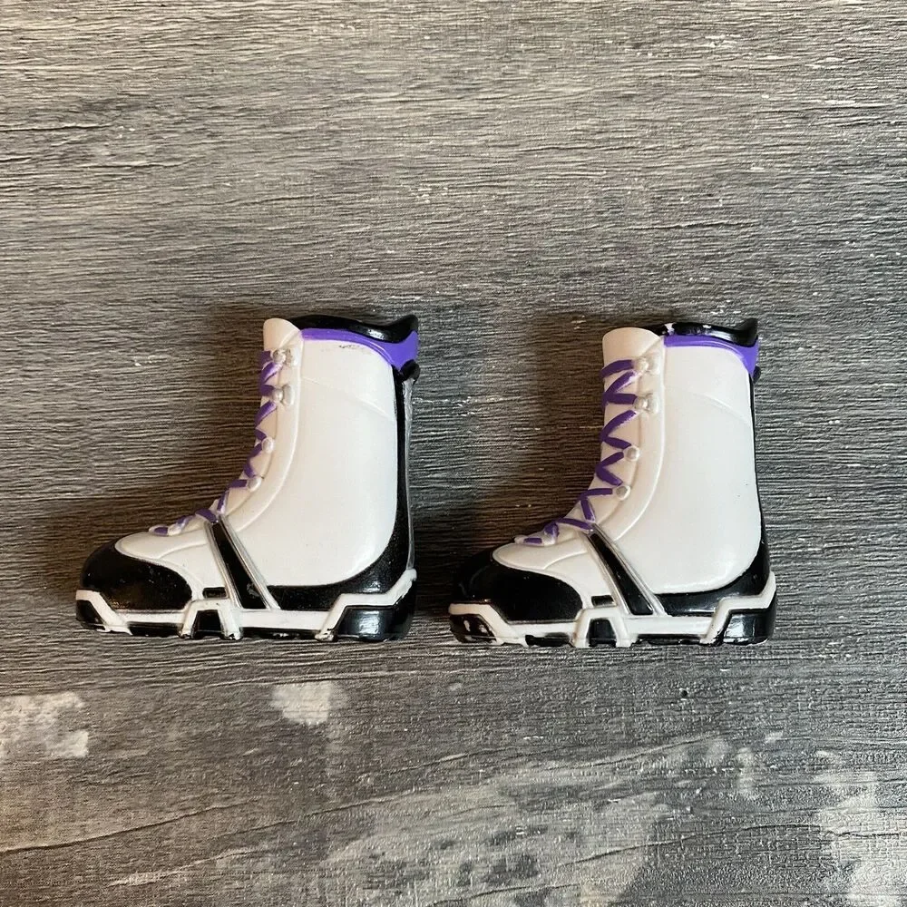 VTG Bratz Dolls Shoes Snow Boarding Boots Purple White Black Lilie